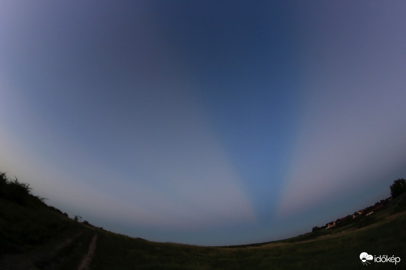 Antikrepuszkuláris sugár