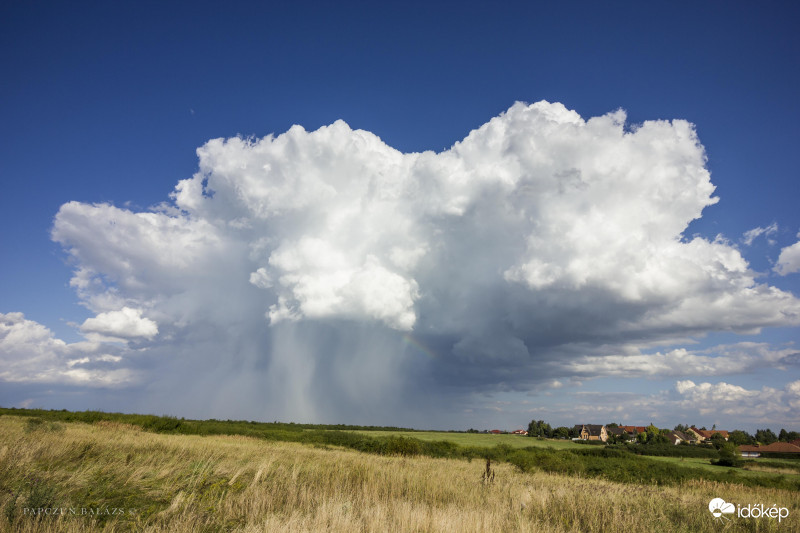 Röpke zápor egy szivárvány darabkával