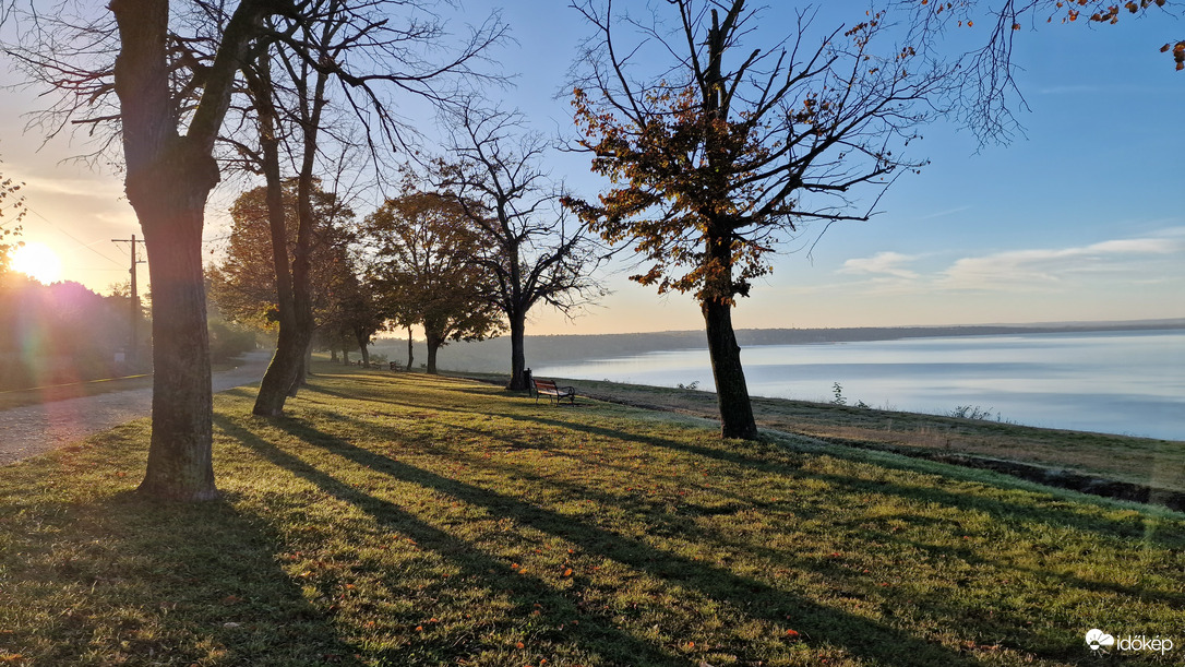 Napkelte a Balatonnál
