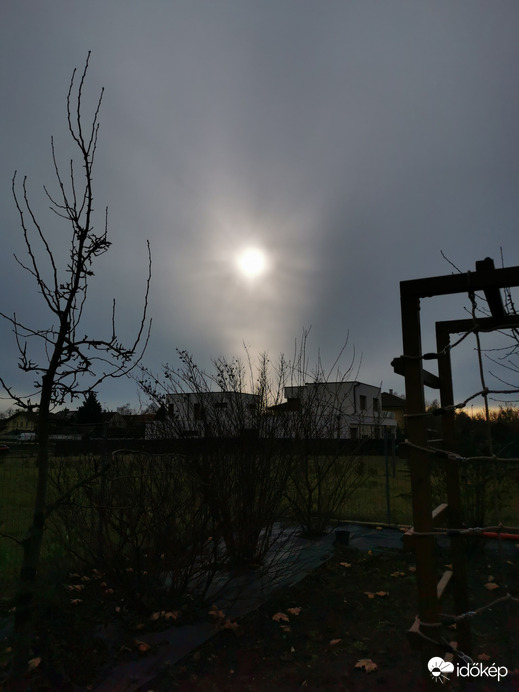 Tündöklés a felhők mögött