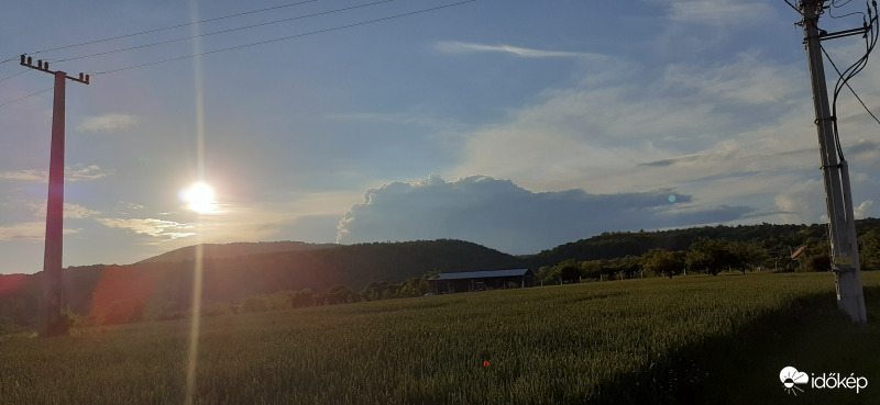 A lemenő nap és a táj (1)