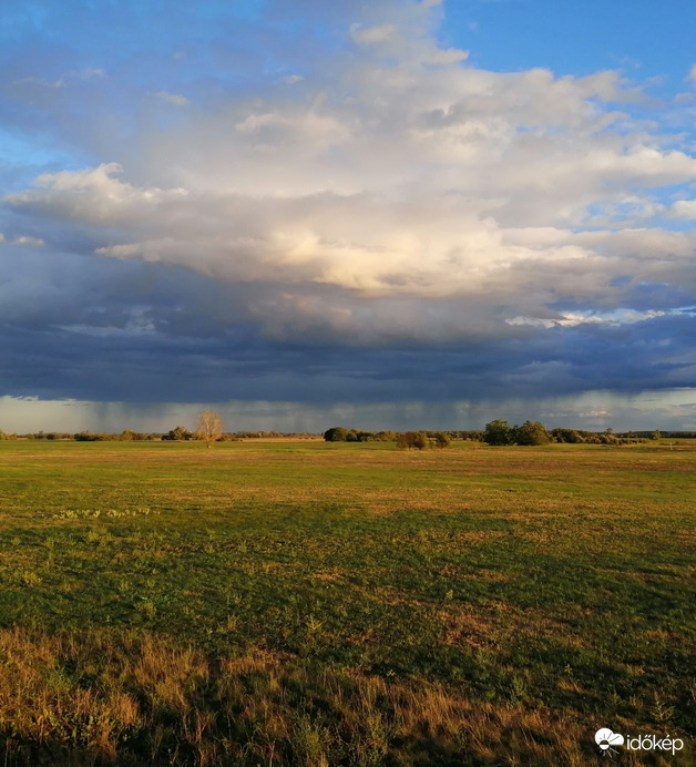 Esőfüggöny a távolban. Tiszaonoka