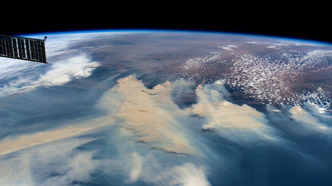 Füst az űrből nézve