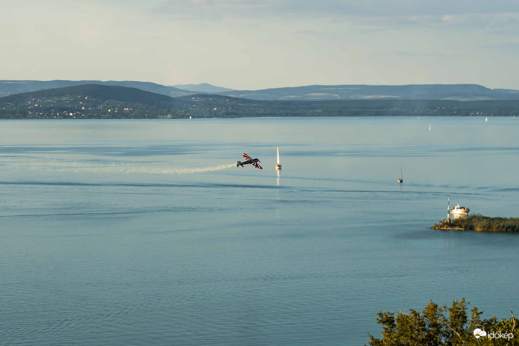 Balaton felett