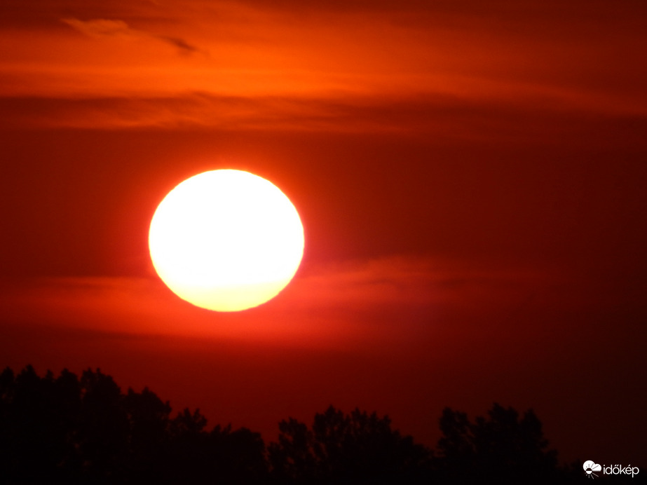 Mai gyönyörűszép, vörös naplemente