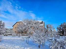 Kék ég és fehér takaró