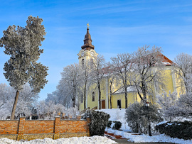 Havas templomkert a napsütésben