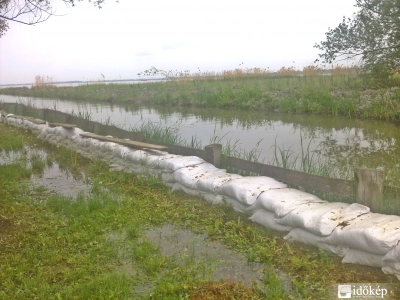 Balatonon magas a vízállás 