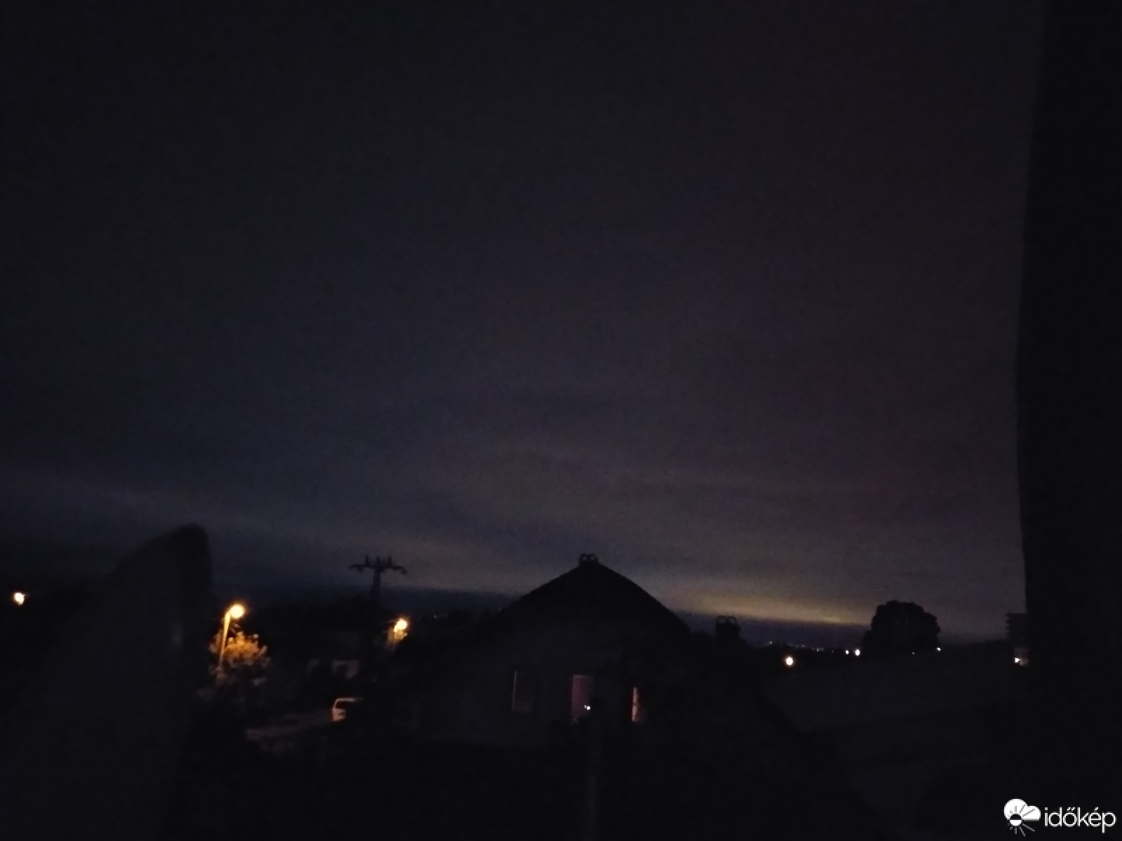 Késő esti világító felhők 2020.09.01.