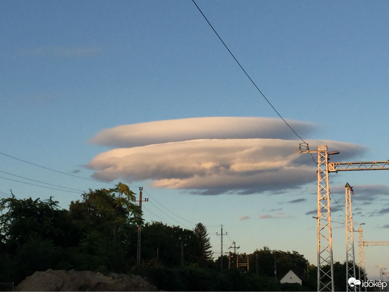 Altocumulus lenticularis