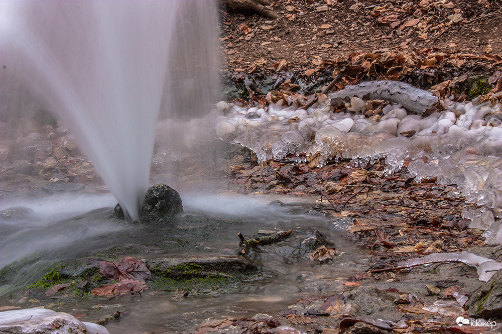Jégvilág a Vörös-kő forrásnál