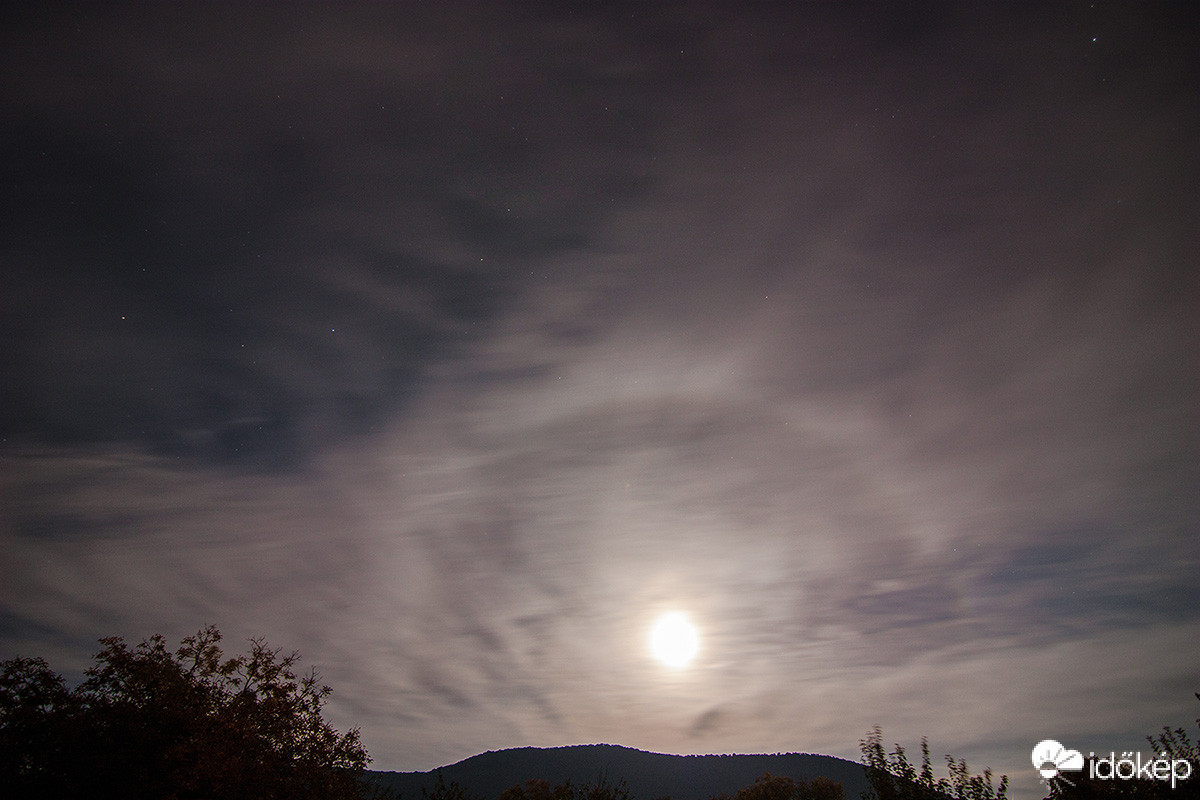 Variációk halo témára Hold