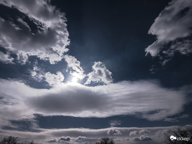 Túlméretezett lenticularis