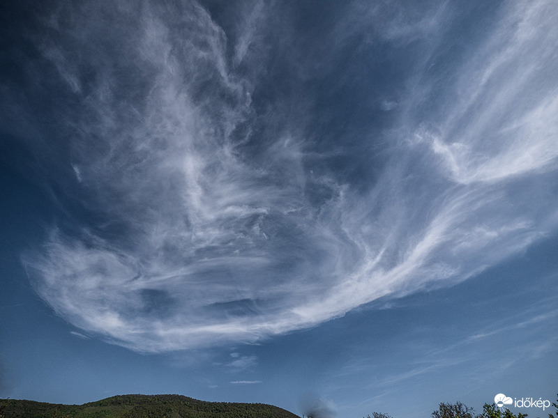 Délutáni fátyolhullám