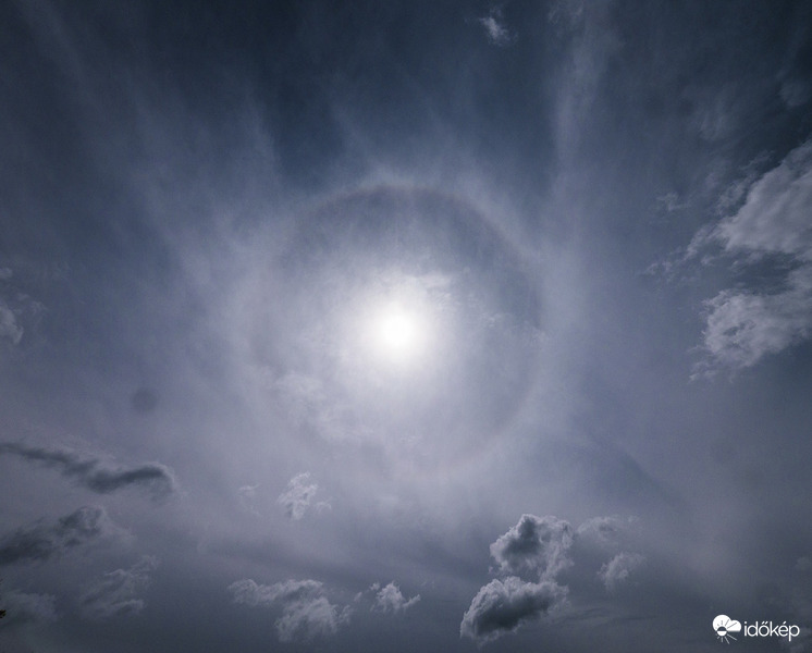 Egy kis halokör mára is kell..