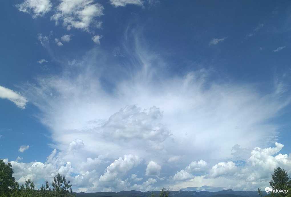 bóbitás viharfelhő 