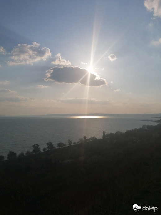 Felhő és a nap harca! 