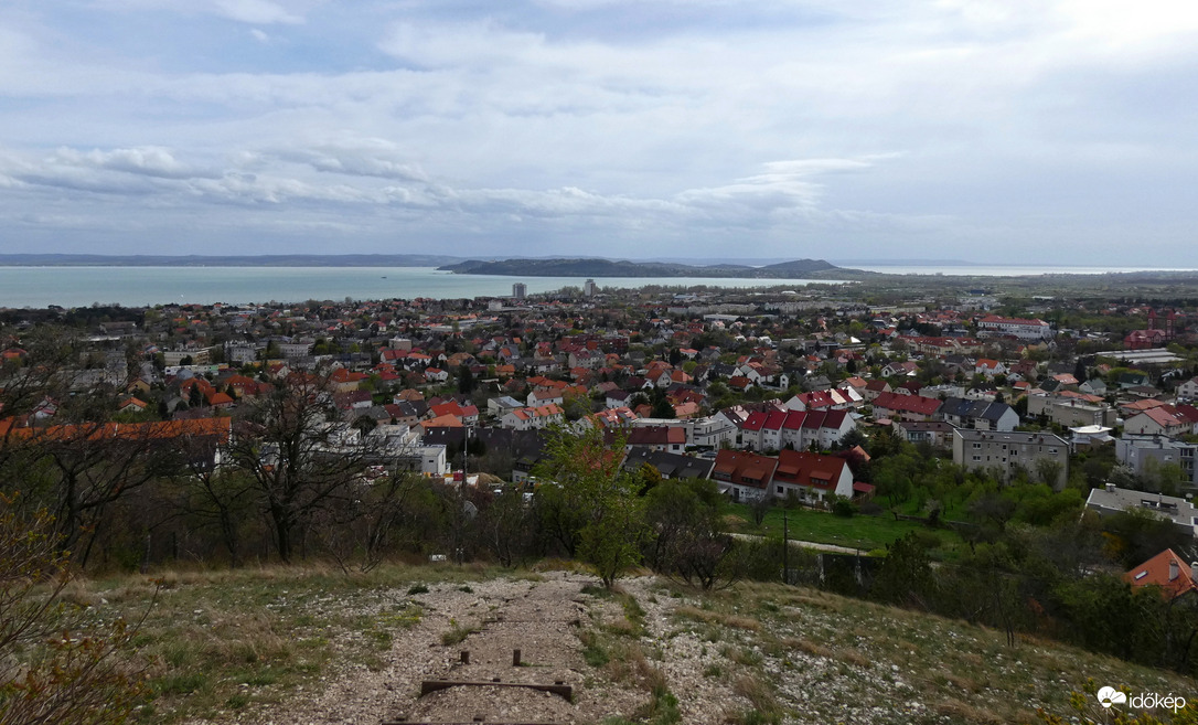 Tamás-hegyi kereszttől lefelé ....
