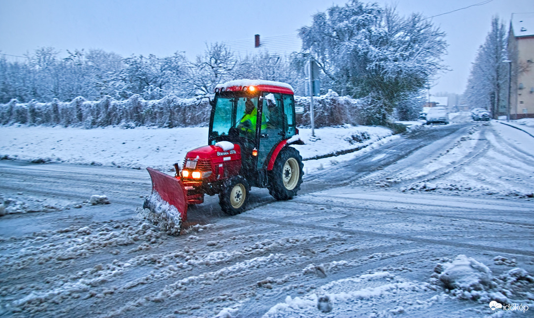 Taszári hóeltakarítás