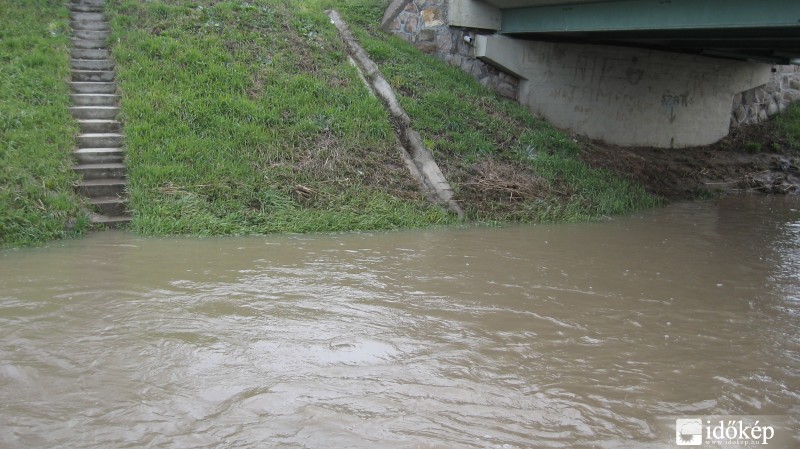 Laskó patak húsvéti áradása Füzesabonynál