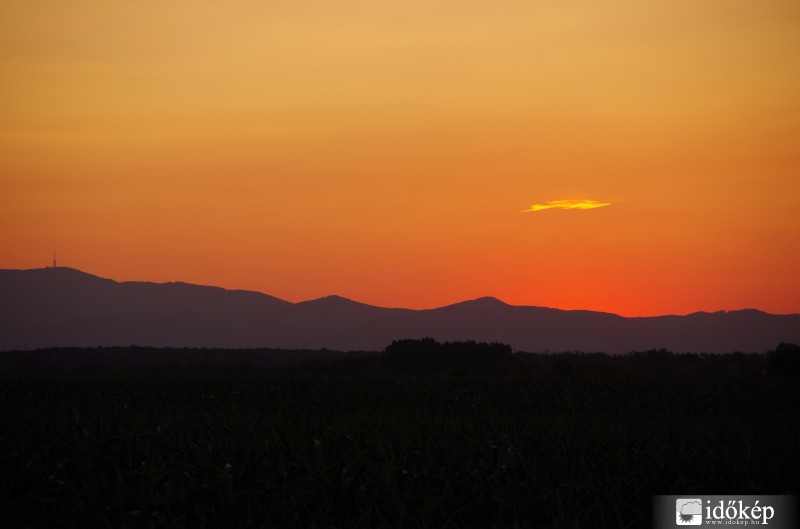 Naplemente a Mátra mögött