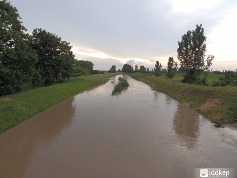 Árad a Laskó patak Füzesabonynál