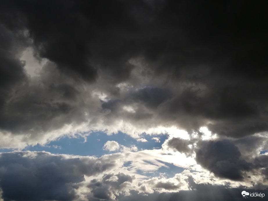 Félelmetes felhők Polgárdi felett... 