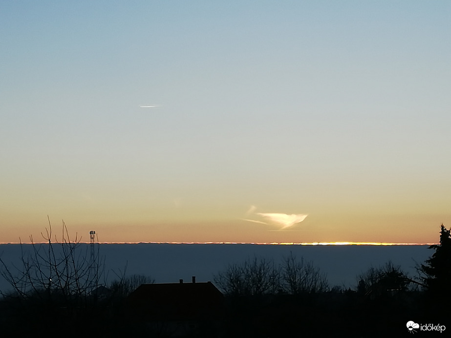 Felhőhatár vonalzóval meghúzva :) 