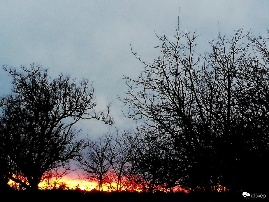 Sötétedés előtti percek