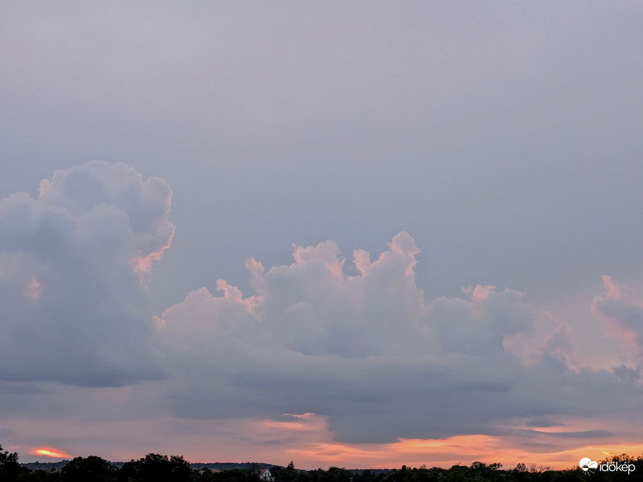 Polgárdi, csak halvány fények voltak