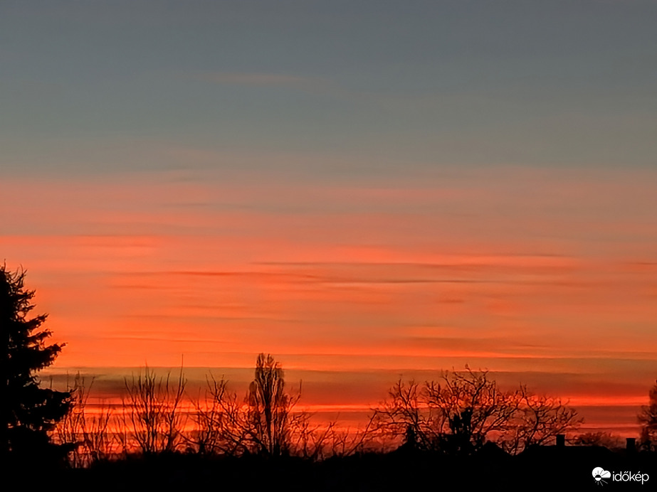 Polgárdi, Új év napjának színes alkonya