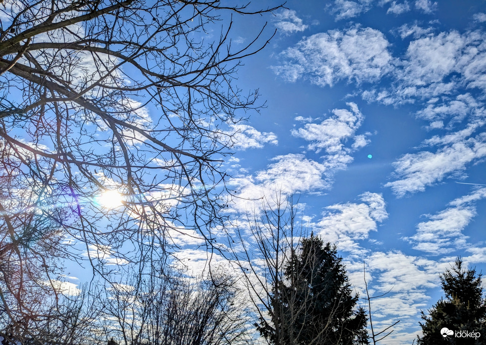 Polgárdi, tavaszias felhők, +3 C,