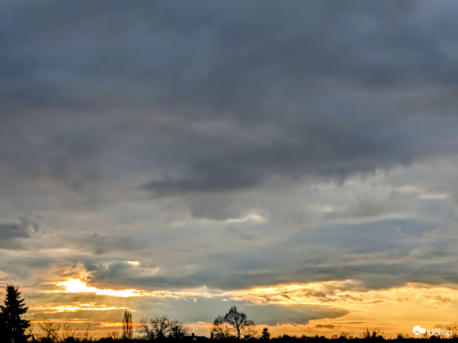 Polgárdi, Nyugati fények