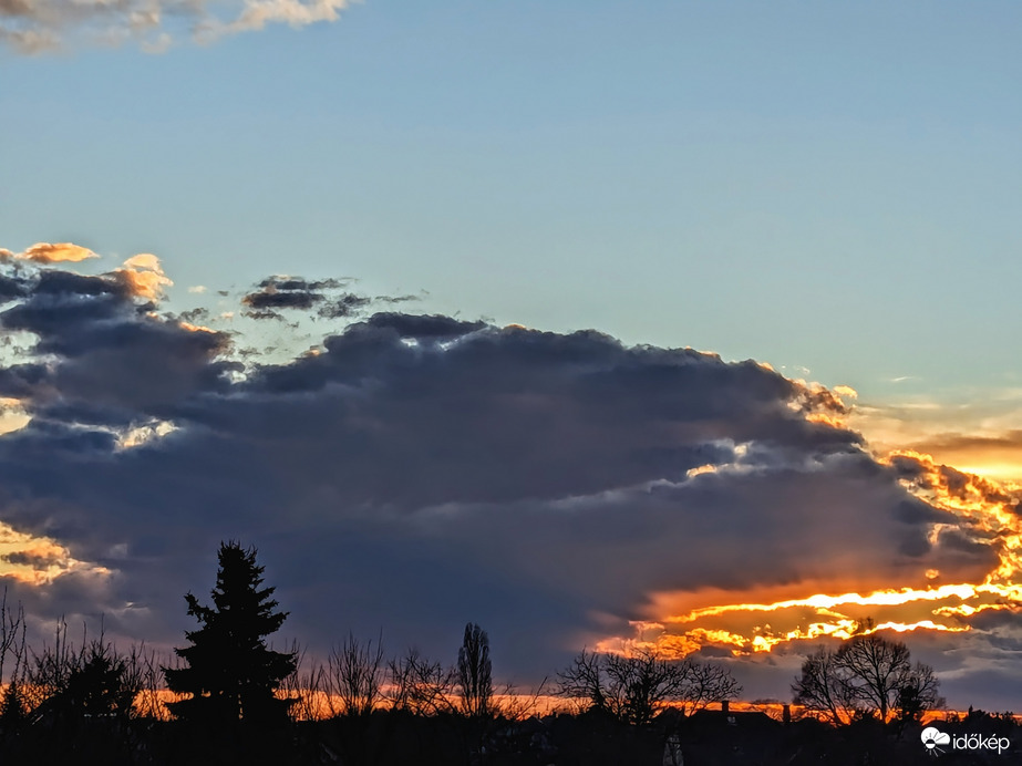 Polgárdi, felhő szörny bekebelezte a Napot