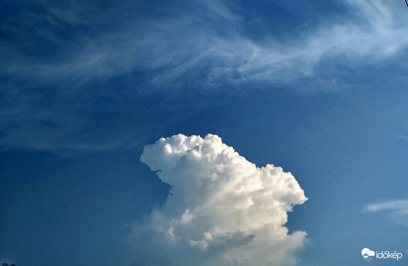 Fátyol és gomolyfelhő