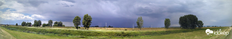 Pár csepp eső hullott belőle