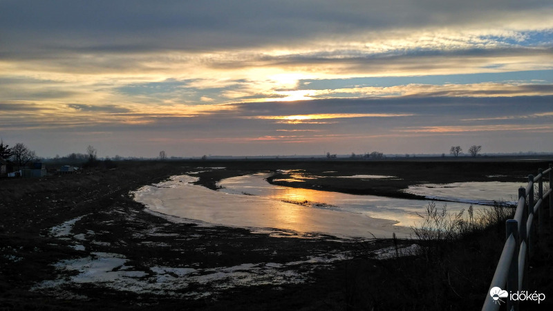 Visszavonulóban az ár a Tarnán
