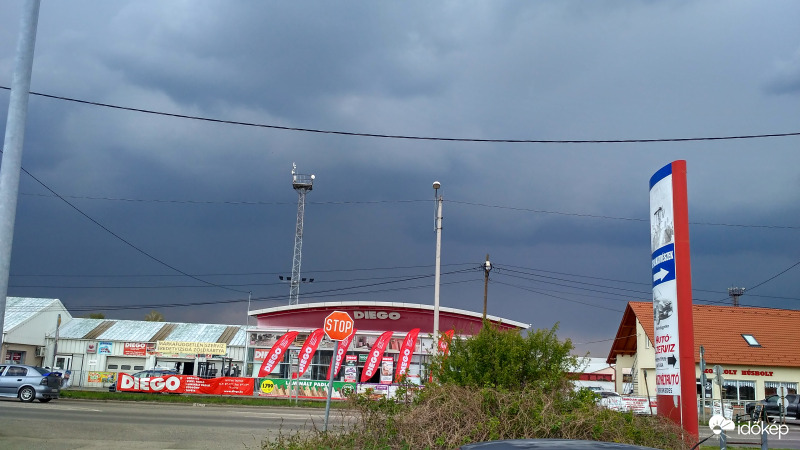 Közelít a zivatar