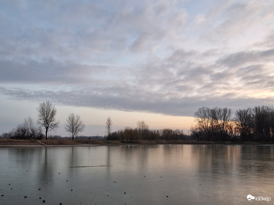 Tükröződés a jégen 