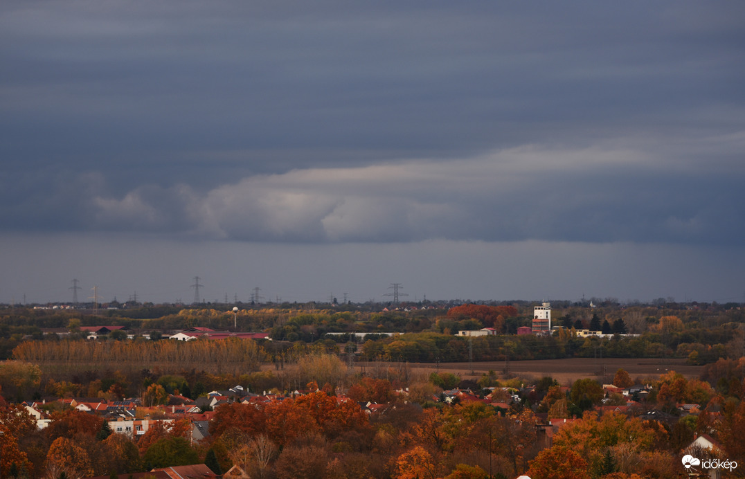 Sötét felhő Debrecen felett