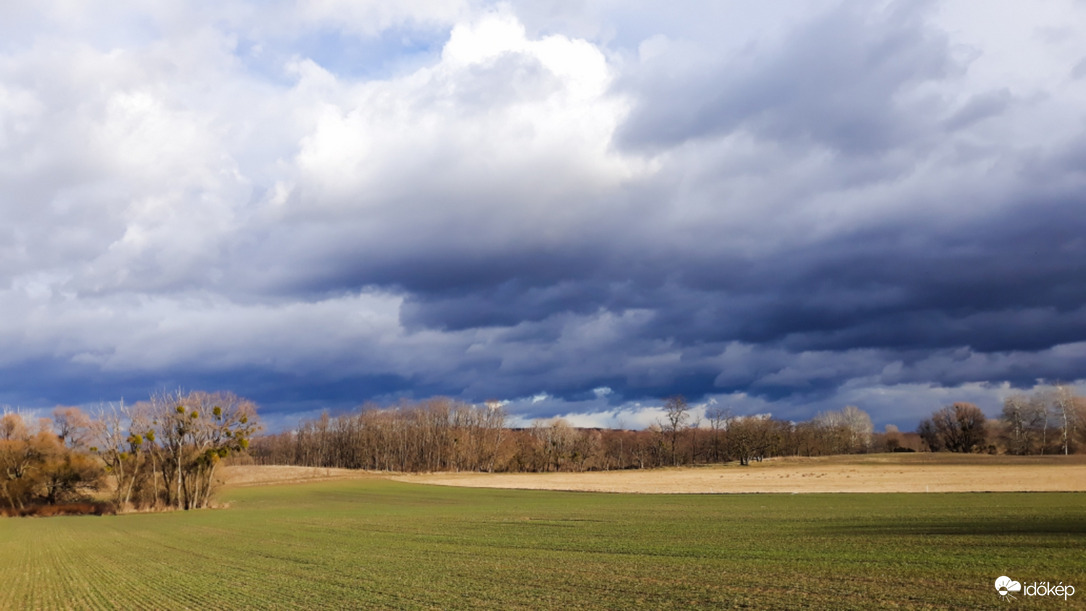 Gomolyos égbolt, napsütéses táj 02.02.