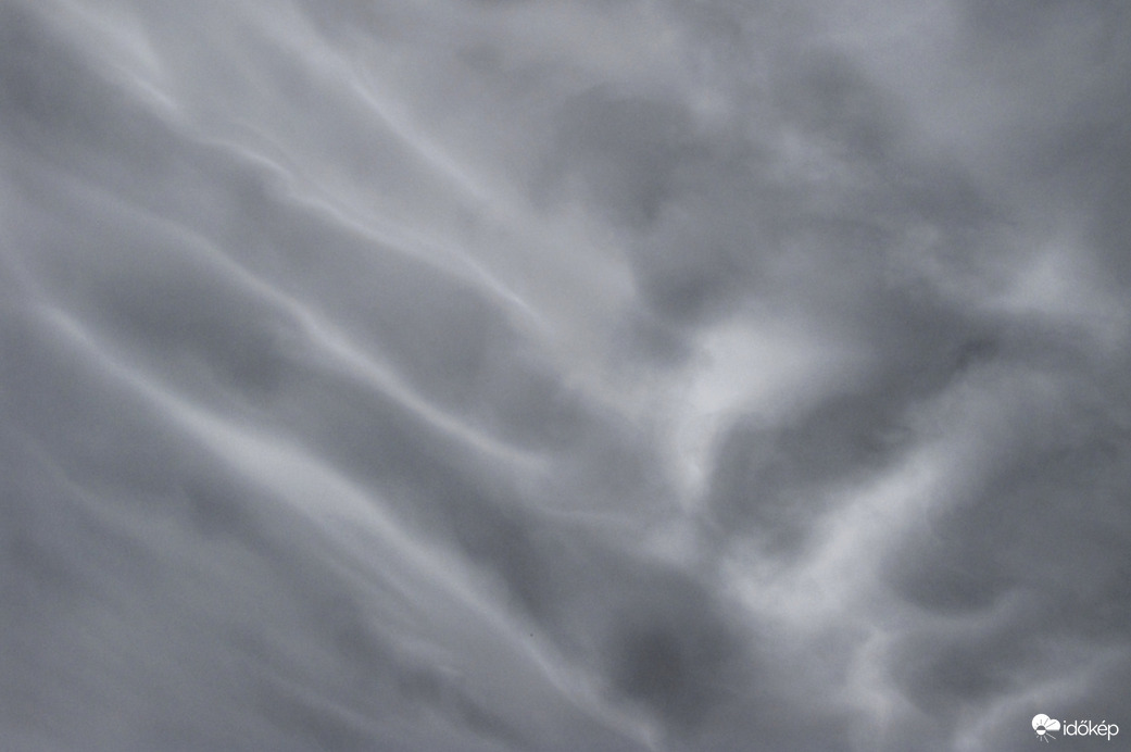 Mammatus felhőkkel vonult el a hidegfront!