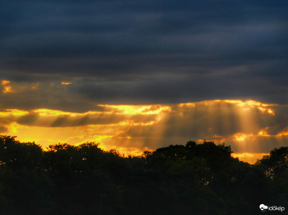 Alkonyati sugarak a naplementében! 
