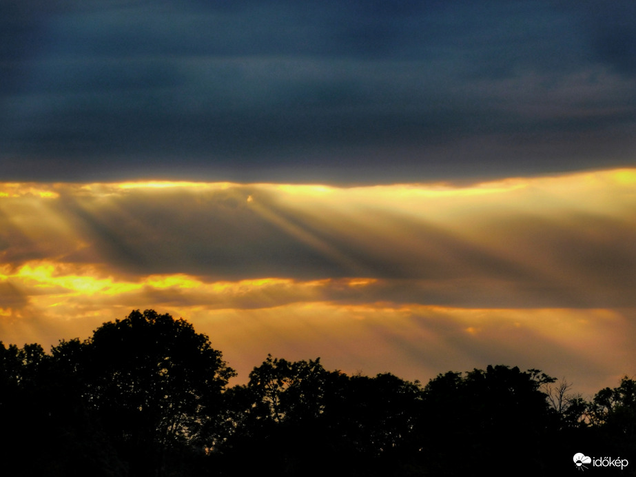 Alkonyati sugarak a naplementében! 