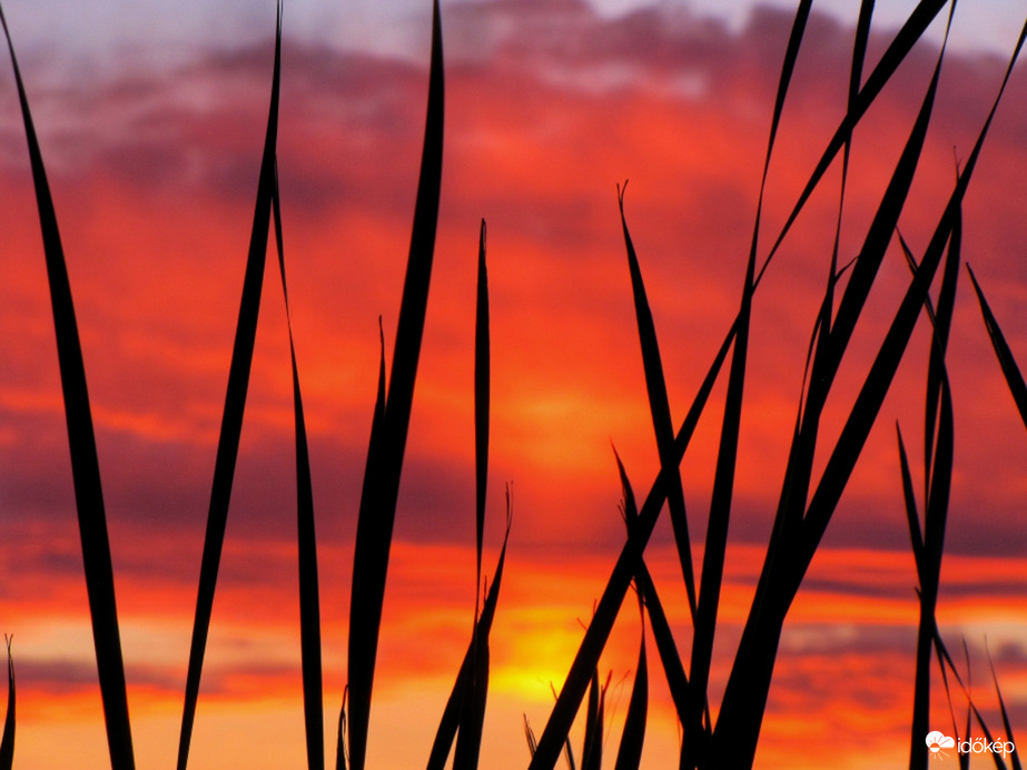 Lángolás a napnyugtában!