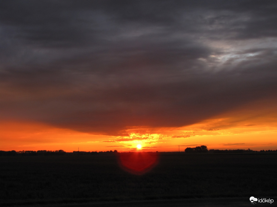 Káprázatos naplemente