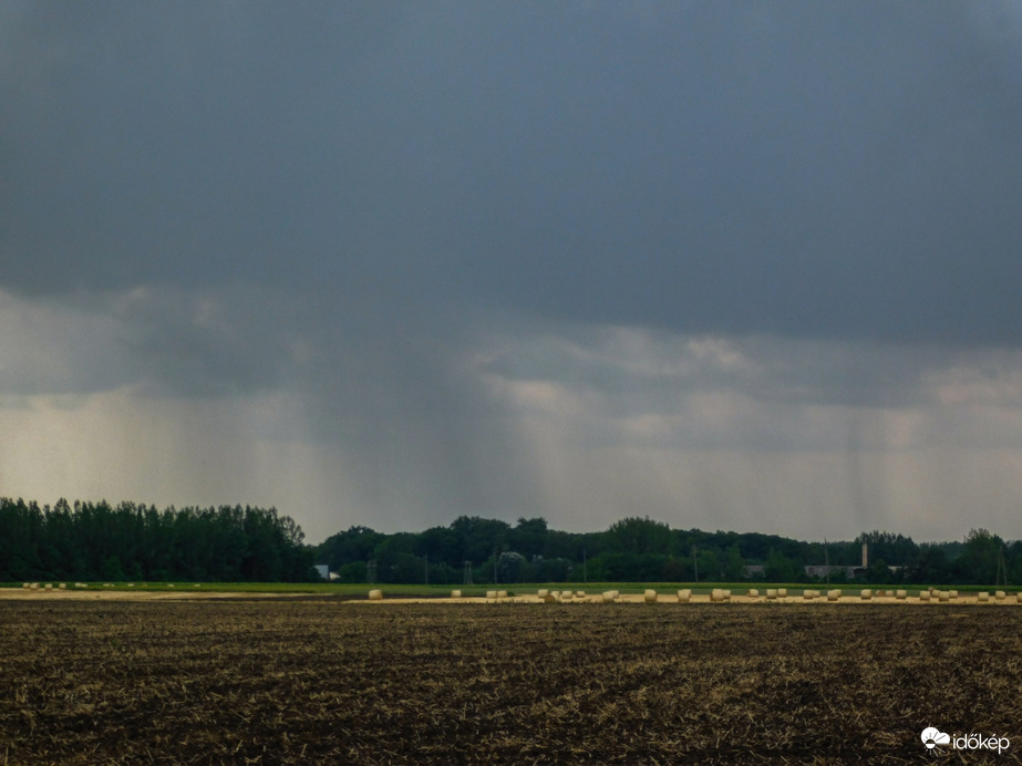 Esőfüggönyös zivatar!