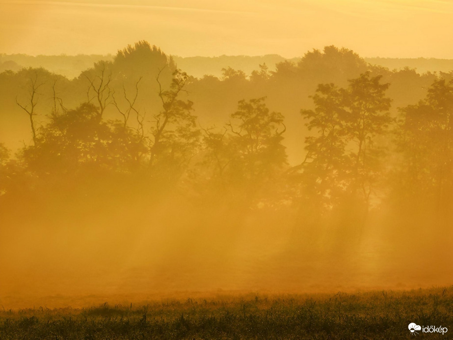 Párás, ködös napkelte 10.08
