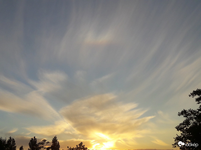 Naplemente: felső érintő ívvel