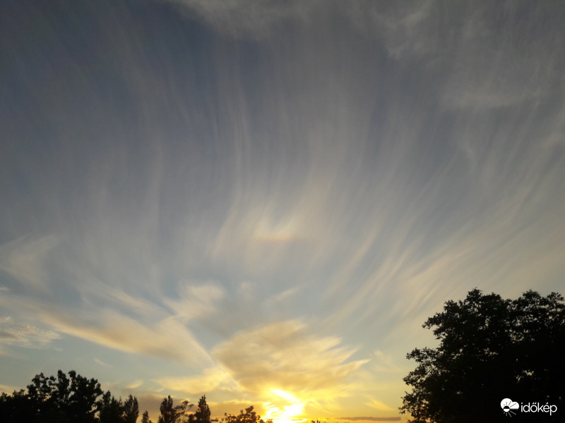 Naplemente: felső érintő ívvel